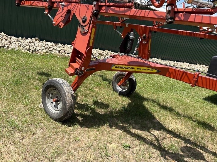 pequea-hrm-cr12-12-wheel-rake-image-7