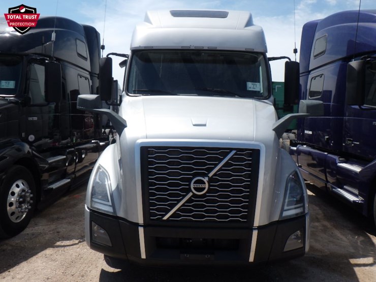 2022-volvo-vnl860-image-2