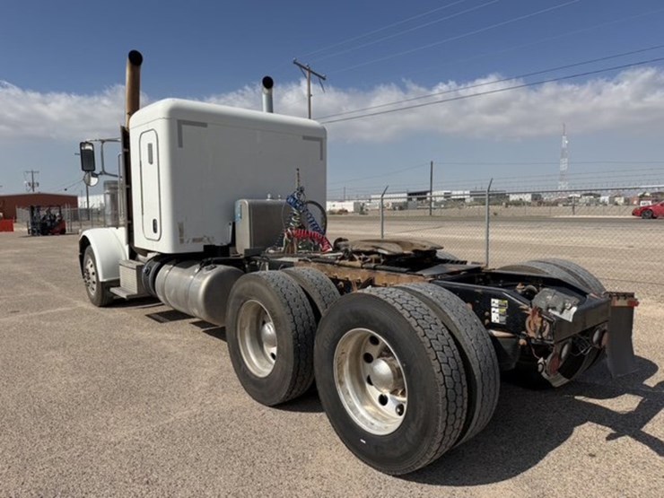 2016-peterbilt-389-image-8