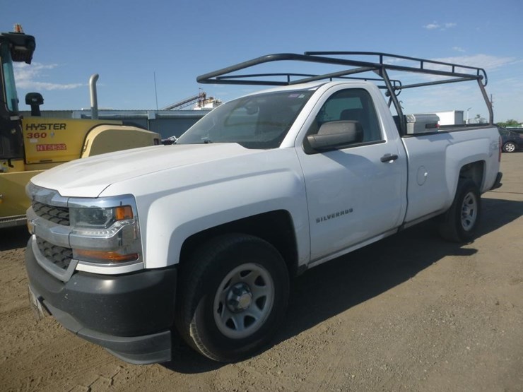 2018-chevrolet-1500-image-1