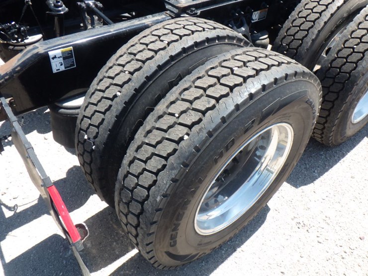 2021-peterbilt-579-image-6