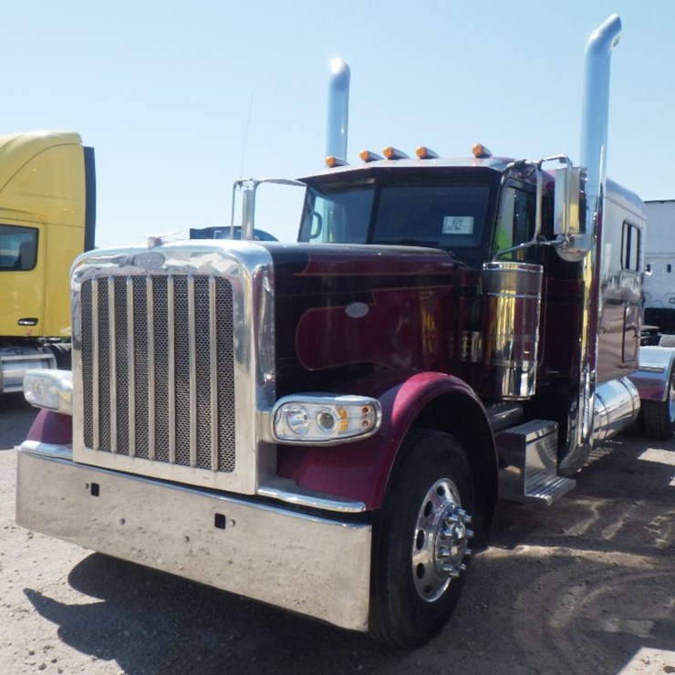 2022 PETERBILT 389