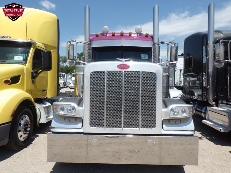 2021-peterbilt-389-image-2