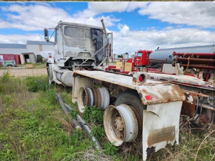 1993-freightliner-flc112-image-4