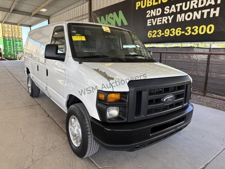 2013-ford-cargo-image-2