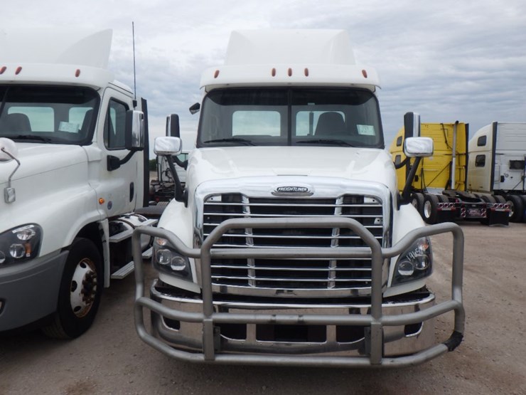2018-freightliner-cascadia-125-image-2