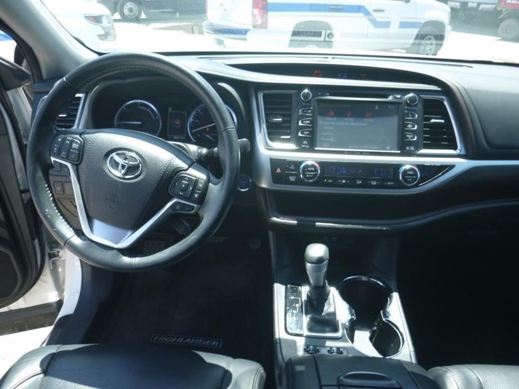 2017-toyota-highlander-image-9