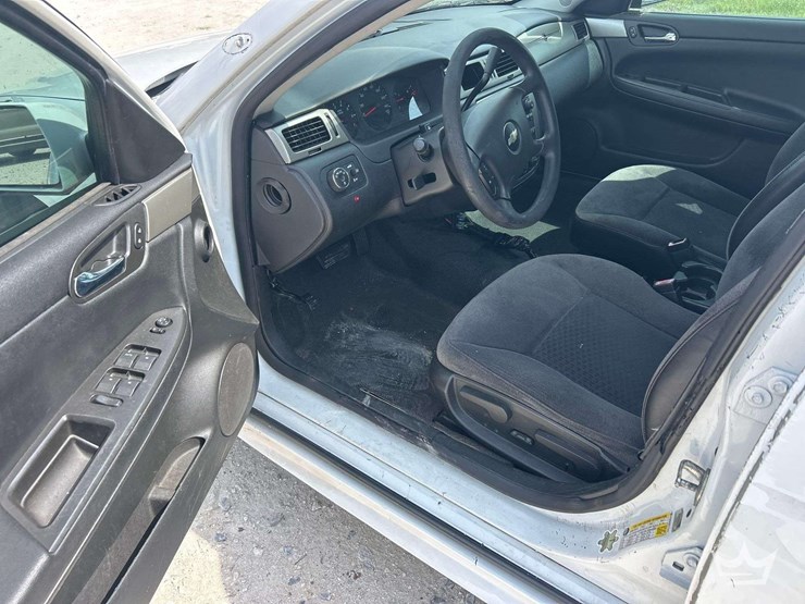 201chevrolet-impala-sedan-image-11