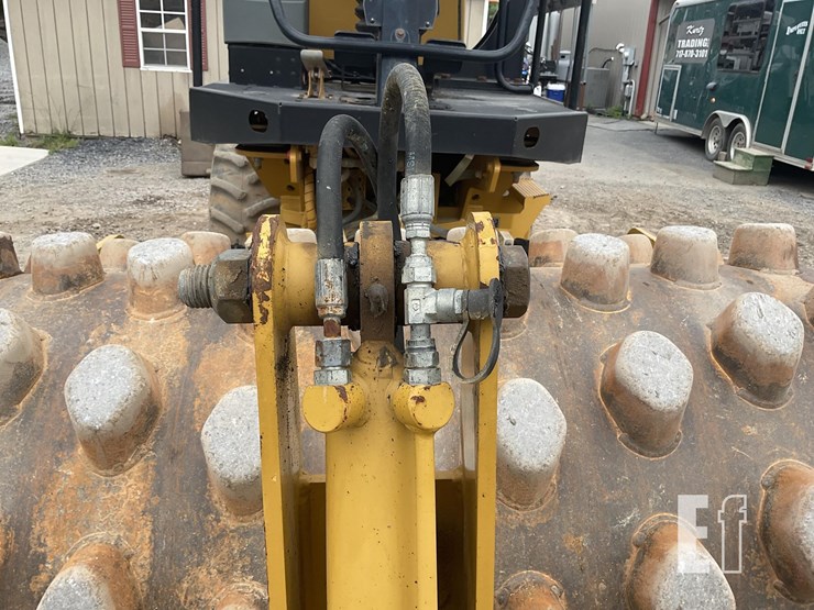 2014-caterpillar-cp44b-image-10