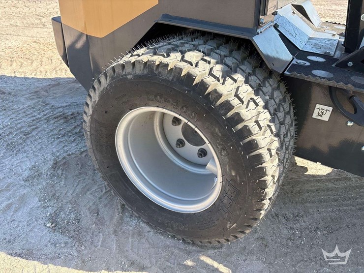 2024-case-sl12-mini-articulated-wheel-loader-image-40