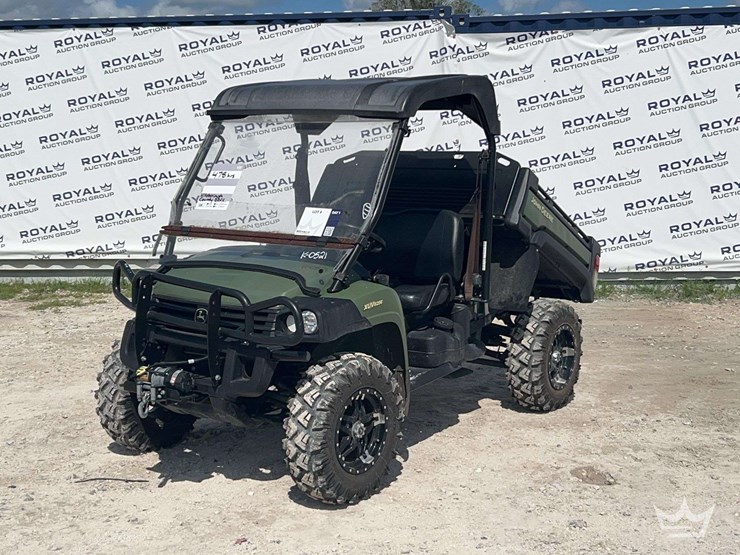 2019-john-deere-gator-image-1
