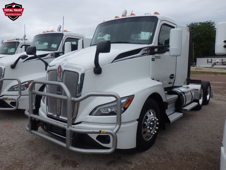 2024-kenworth-t680-image-1