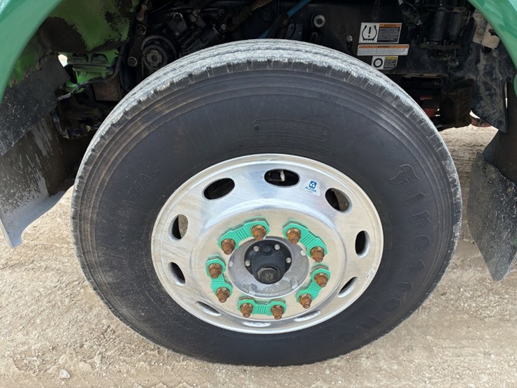2019-peterbilt-567-image-10