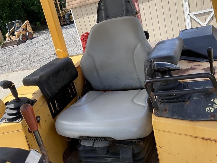 2004-deere-700h-image-12