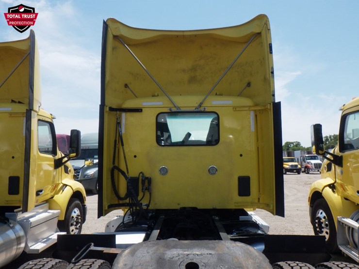 2020-peterbilt-579-image-10