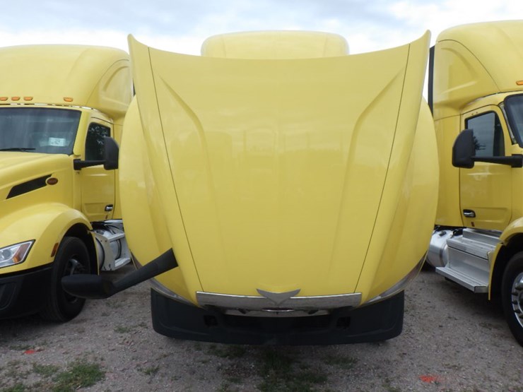 2023-peterbilt-579-image-21