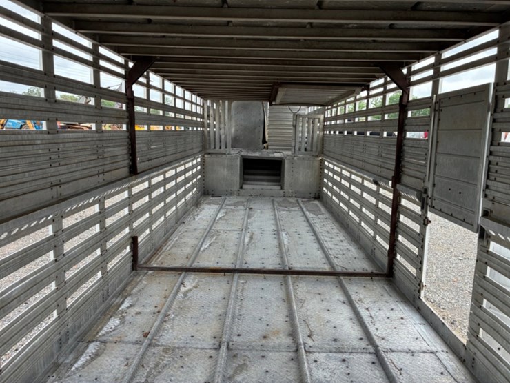 1977-wilson-livestock-trailer-image-12