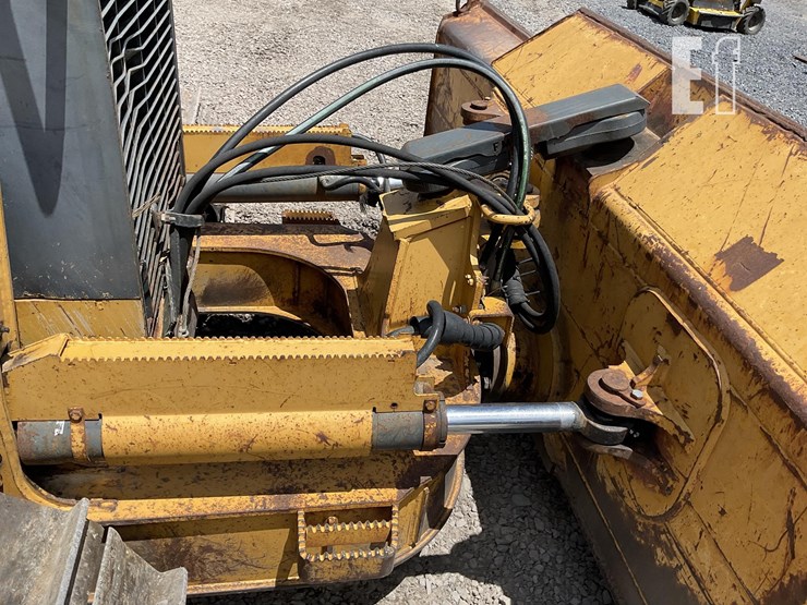 2004-deere-700h-image-11