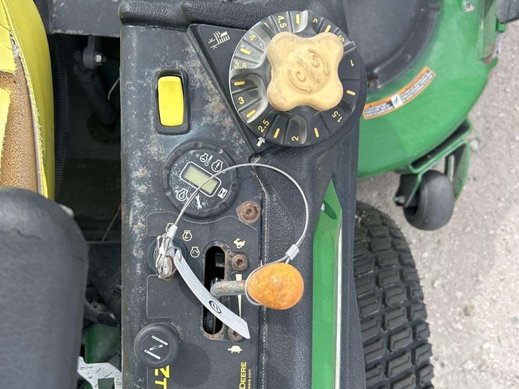 2015-john-deere-950m-72in-zero-turn-mower-image-16