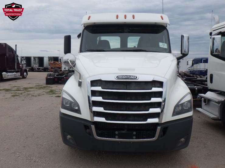 2019-freightliner-cascadia-116-image-2