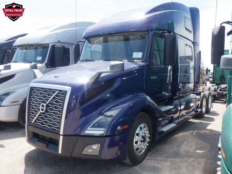 2022-volvo-vnl860-image-1