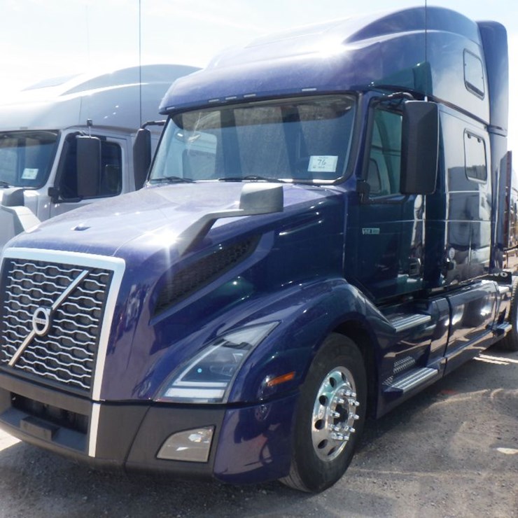 2022 VOLVO VNL860