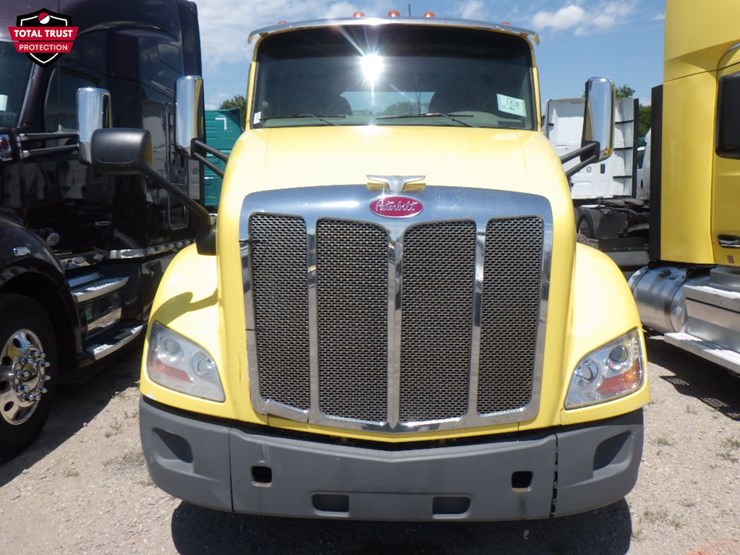 2020-peterbilt-579-image-2