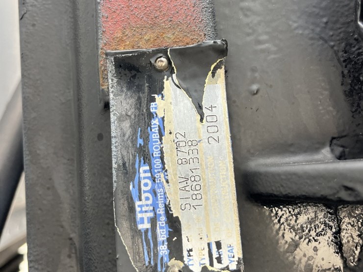 2005-sterling-lt9500-image-17