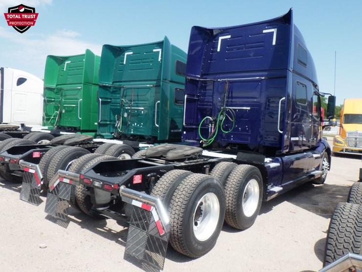 2022-volvo-vnl860-image-7