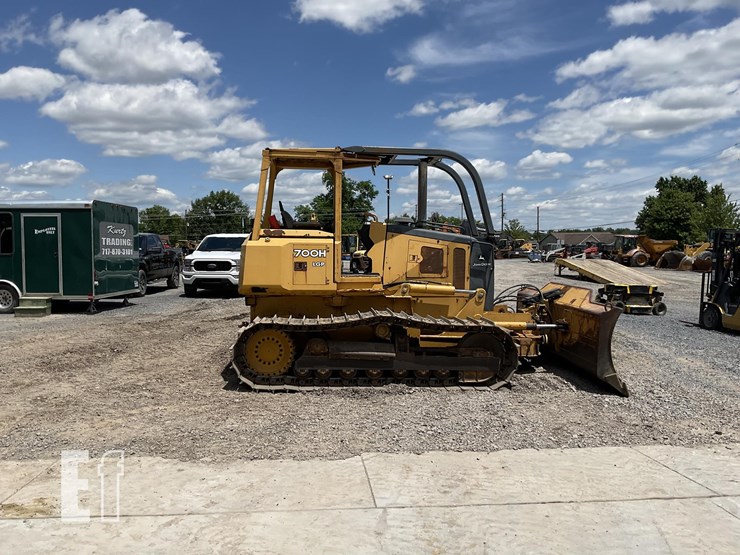 2004-deere-700h-image-5