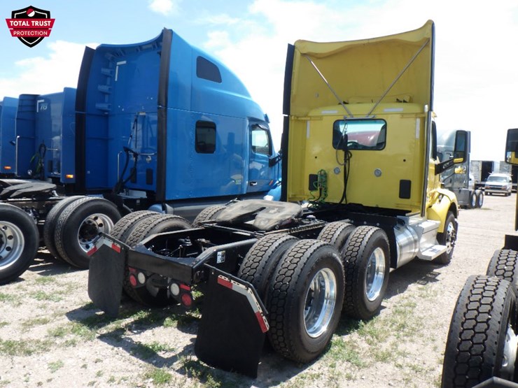 2020-peterbilt-579-image-7