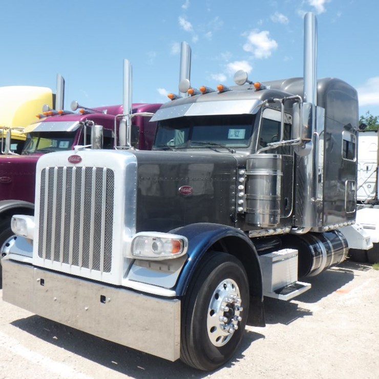 2021 PETERBILT 389