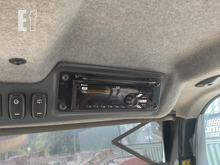 2019-caterpillar-745-image-12
