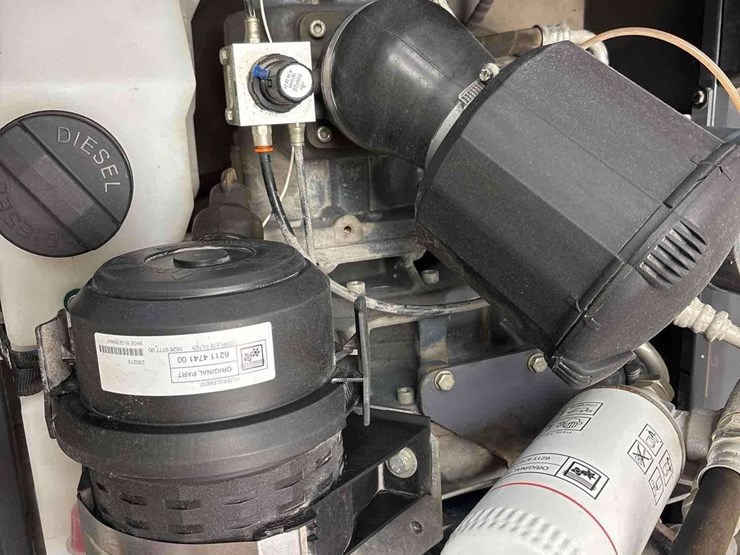 2023-atlas-copco-cps110-s/a-towable-air-compressor-image-8