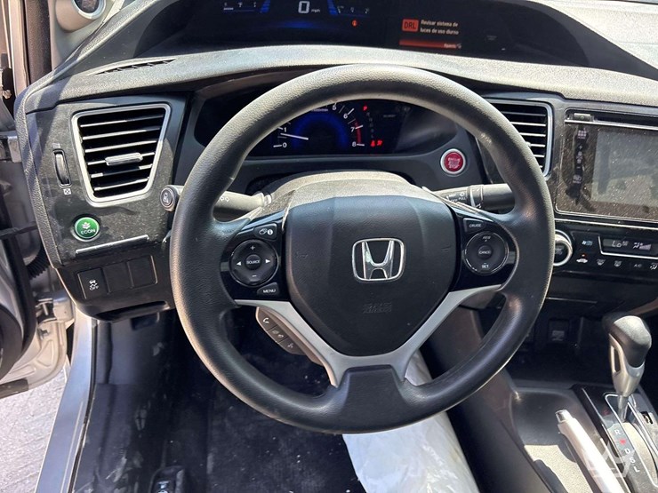 2015-honda-civic-sedan-image-12