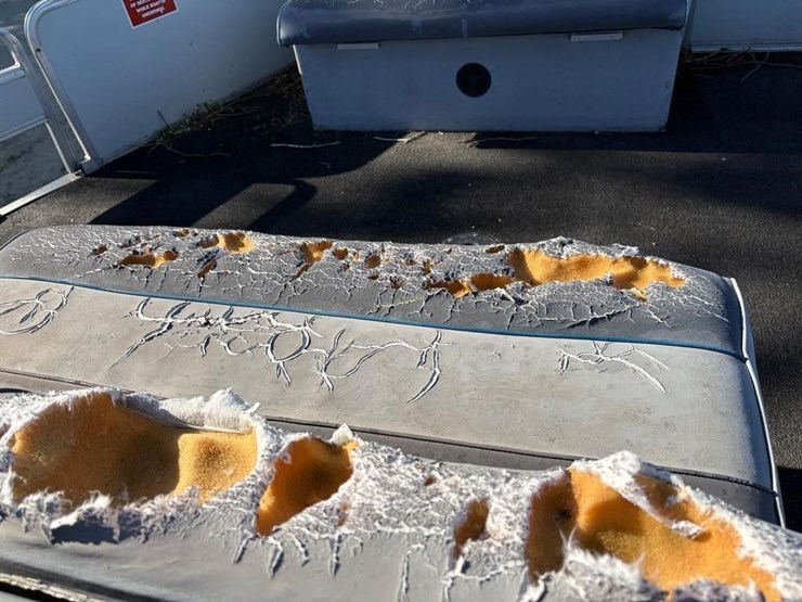 sun-tracker-21dl-pontoon-boat-image-12