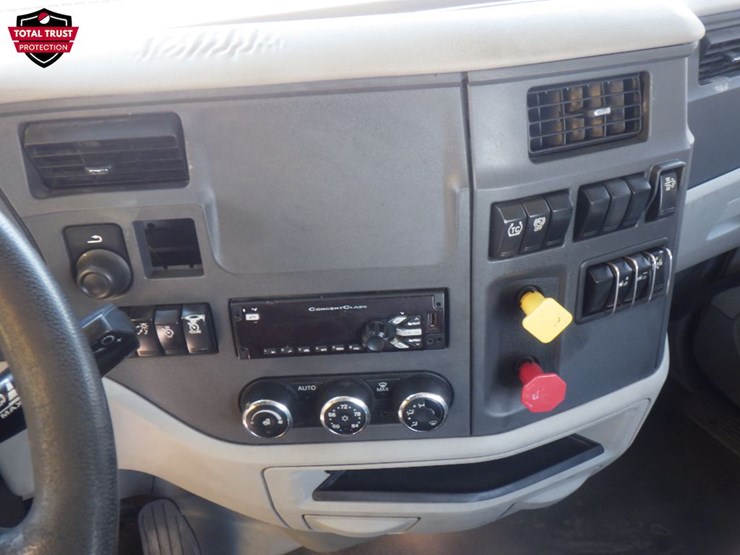 2020-peterbilt-579-image-17