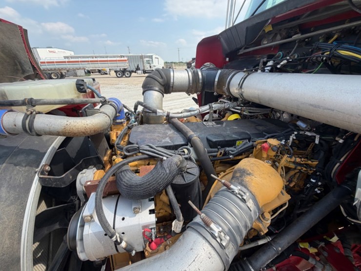 2011-kenworth-t800-image-17