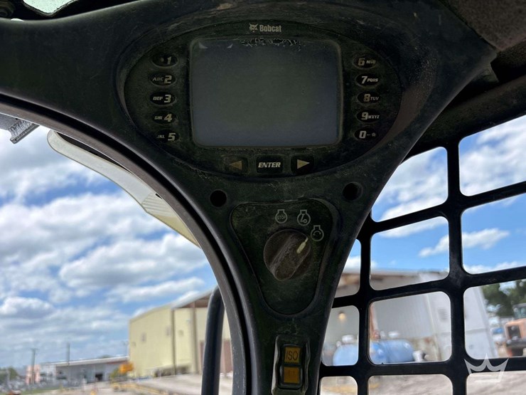 2014-bobcat-t590-image-21