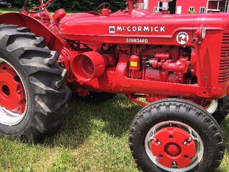 1953-mccormick-deering-super-w4-wheatland-gas-image-1