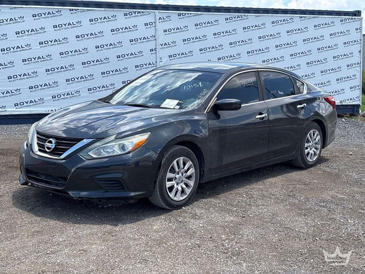2017-nissan-altima-sedan-image-1