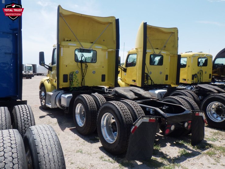 2020-peterbilt-579-image-11