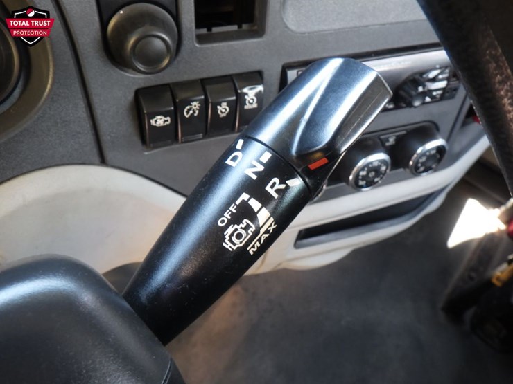 2020-peterbilt-579-image-16