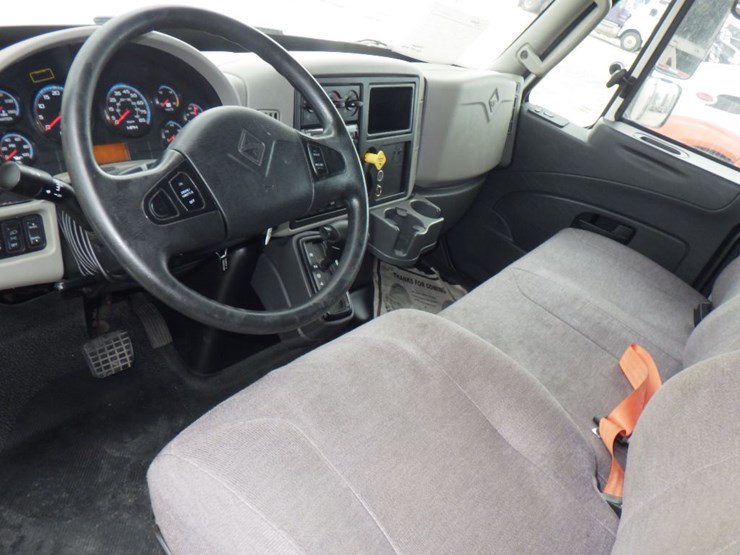 2018-international-durastar-4300-image-11
