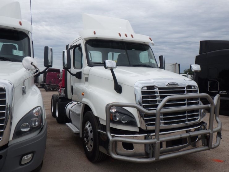 2018-freightliner-cascadia-125-image-3