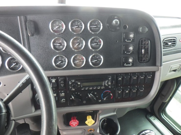 2014-peterbilt-386-image-18