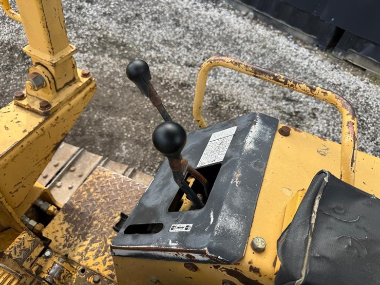 komatsu-d37e-2-image-26