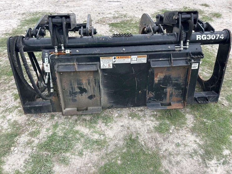 2022-kubota-74in-dual-cylinder-hydraulic-grapple-skid-steer-attachment-image-5