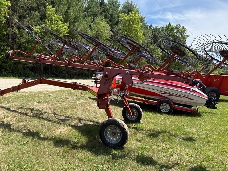 pequea-hrm-cr12-12-wheel-rake-image-11