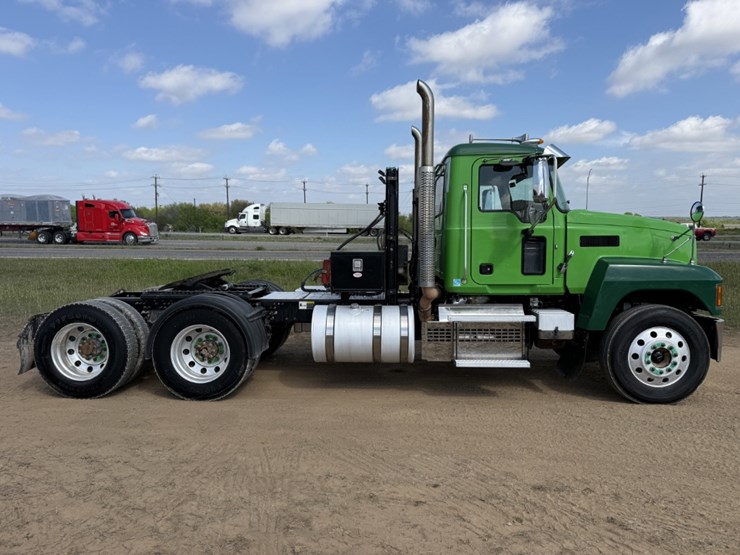 2019-mack-pinnacle-image-4